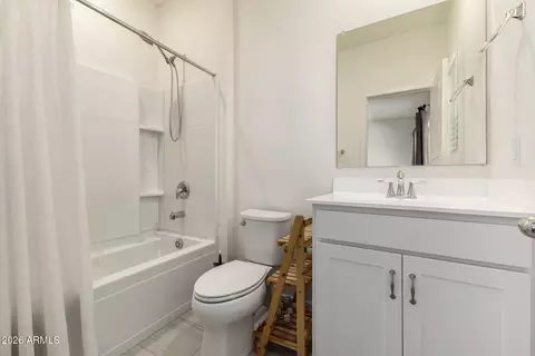 Bath - 2257 W Echo Ln, Phoenix, AZ 85021 photo 1 of 2