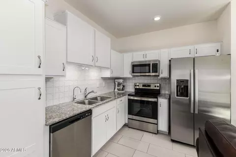 Kitchen - 2257 W Echo Ln, Phoenix, AZ 85021 photo 1 of 4