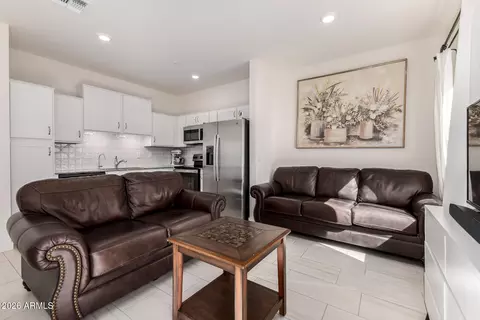 Living - 2257 W Echo Ln, Phoenix, AZ 85021 photo 1 of 2