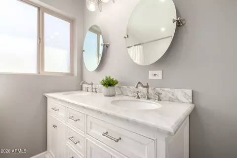 Bath - 4101 Edgemont Ave, Phoenix, AZ 85008 photo 1 of 3
