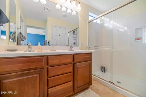 Bath - 3932 E Melinda Dr, Phoenix, AZ 85050 photo 2 of 3