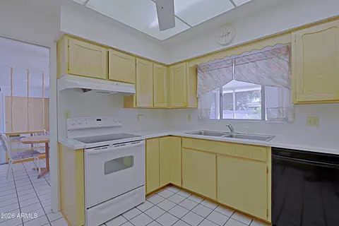 Kitchen - 5207 E Dodge St, Mesa, AZ 85205 photo 2 of 4