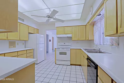 Kitchen - 5207 E Dodge St, Mesa, AZ 85205 photo 4 of 4