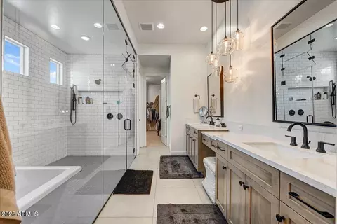 Bath - 3494 E Bloomfield Pkwy, Gilbert, AZ 85296 photo 2 of 7