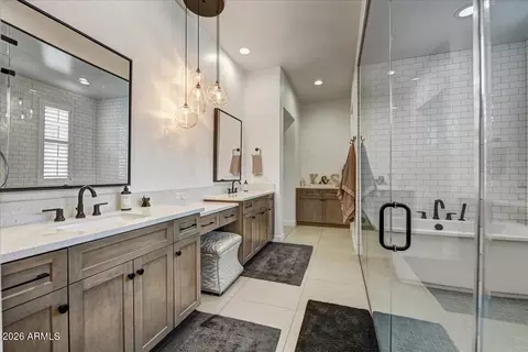 Bath - 3494 E Bloomfield Pkwy, Gilbert, AZ 85296 photo 4 of 7
