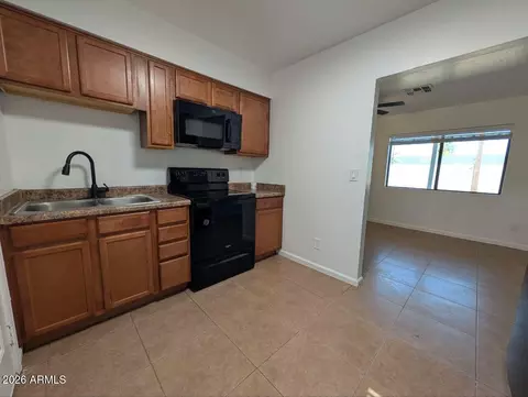 Kitchen - 9602 N 18th Ave, Phoenix, AZ 85021 photo 2 of 2