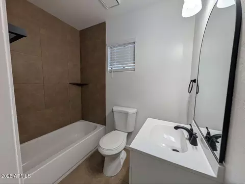 Bath - 9602 N 18th Ave, Phoenix, AZ 85021 photo 1 of 1