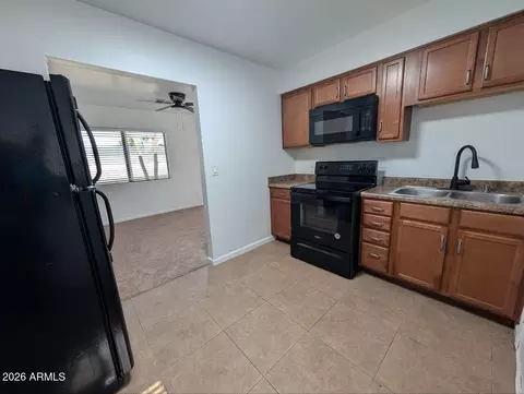 Kitchen - 9602 N 18th Ave, Phoenix, AZ 85021 photo 1 of 2