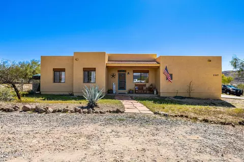 1317 E Sabrosa Dr, New River, AZ 85087