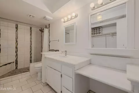 Bath - 2131 E Bethany Home Rd, Phoenix, AZ 85016 photo 1 of 15