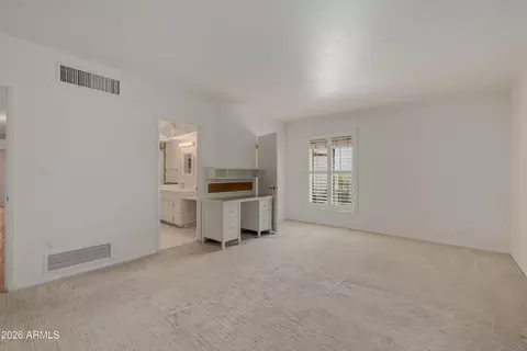 Bedroom - 2131 E Bethany Home Rd, Phoenix, AZ 85016 photo 6 of 8