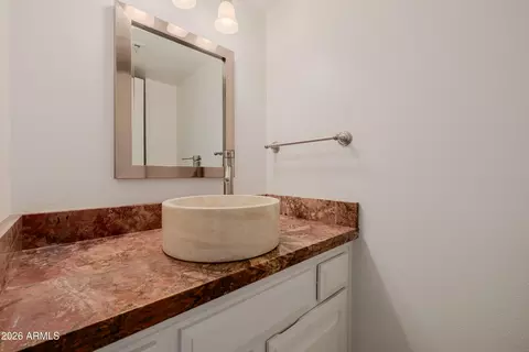 Bath - 2131 E Bethany Home Rd, Phoenix, AZ 85016 photo 2 of 15