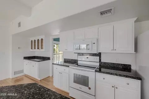 Kitchen - 2131 E Bethany Home Rd, Phoenix, AZ 85016 photo 6 of 10