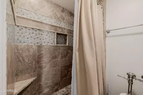 Bath - 2131 E Bethany Home Rd, Phoenix, AZ 85016 photo 9 of 15