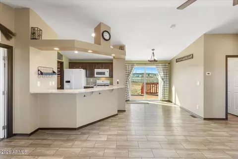 325 E Houston Rd, Paulden, AZ 86334 photo 8