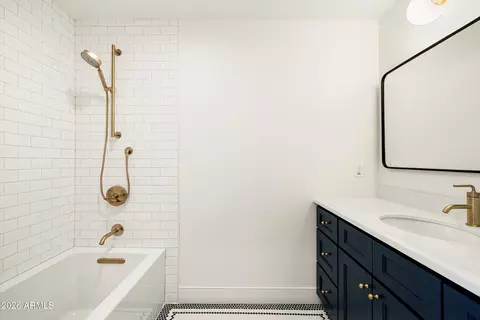 Bath - 4835 E Indianola Ave, Phoenix, AZ 85018 photo 4 of 9