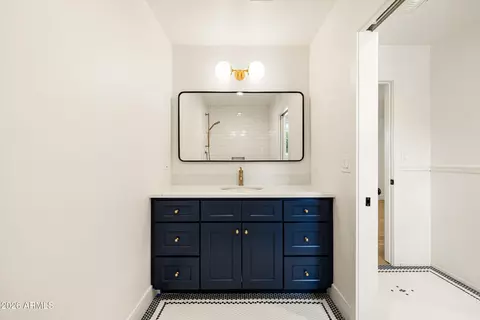 Bath - 4835 E Indianola Ave, Phoenix, AZ 85018 photo 3 of 9