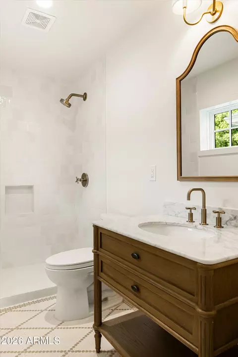 Bath - 4835 E Indianola Ave, Phoenix, AZ 85018 photo 1 of 9