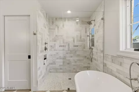 Bath - 4835 E Indianola Ave, Phoenix, AZ 85018 photo 8 of 9