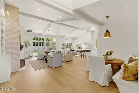 Entry Way - 4835 E Indianola Ave, Phoenix, AZ 85018 photo 3 of 6