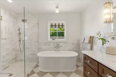 Bath - 4835 E Indianola Ave, Phoenix, AZ 85018 photo 7 of 9