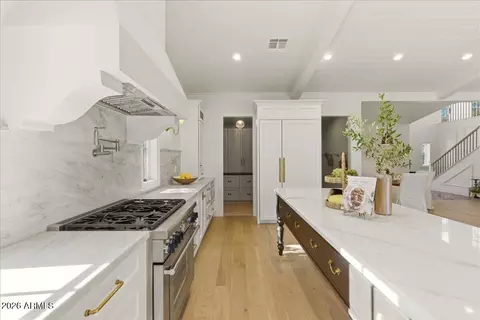 Kitchen - 4835 E Indianola Ave, Phoenix, AZ 85018 photo 4 of 7