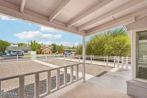 Exterior - 511 E Cheery Lynn Rd, Phoenix, AZ 85012 photo 2 of 6