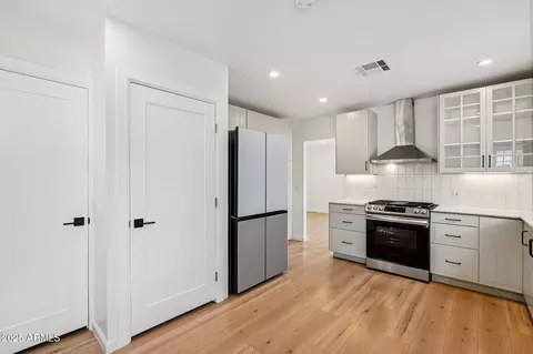 Entry Way - 511 E Cheery Lynn Rd, Phoenix, AZ 85012 photo 1 of 1