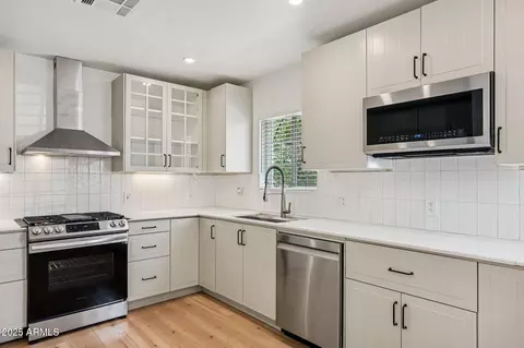 Kitchen - 511 E Cheery Lynn Rd, Phoenix, AZ 85012 photo 1 of 1