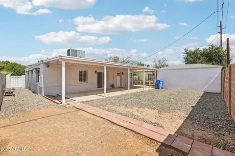 Exterior - 511 E Cheery Lynn Rd, Phoenix, AZ 85012 photo 4 of 6