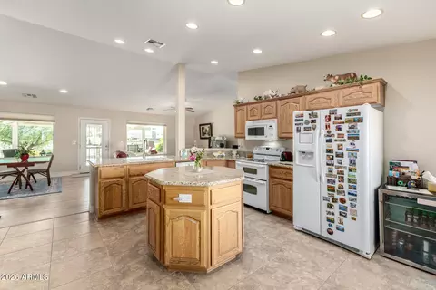 Kitchen - 11031 E Olla Ave, Mesa, AZ 85212 photo 3 of 4