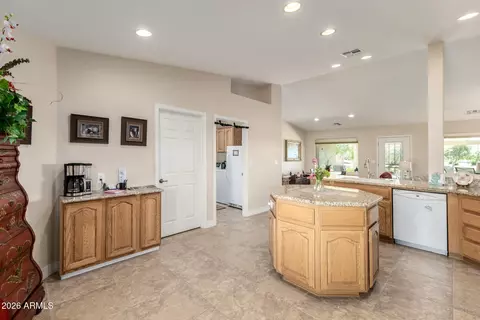 Kitchen - 11031 E Olla Ave, Mesa, AZ 85212 photo 2 of 4