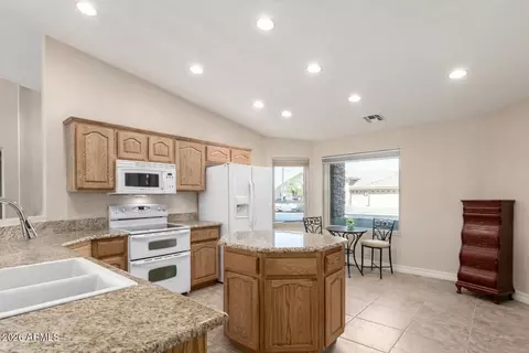 Kitchen - 11031 E Olla Ave, Mesa, AZ 85212 photo 4 of 4