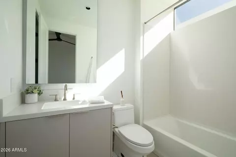 Bath - 1729 E Winchcomb Dr, Phoenix, AZ 85022 photo 6 of 7