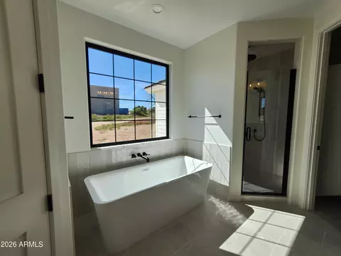 Bath - 1864 E New River Rd, Phoenix, AZ 85086 photo 1 of 8