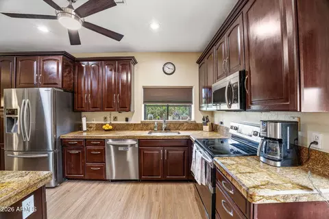 Kitchen - 1802 E Stella Ln, Phoenix, AZ 85016 photo 2 of 5