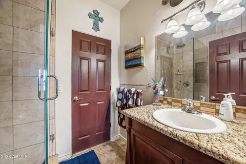 Bath - 1802 E Stella Ln, Phoenix, AZ 85016 photo 1 of 4