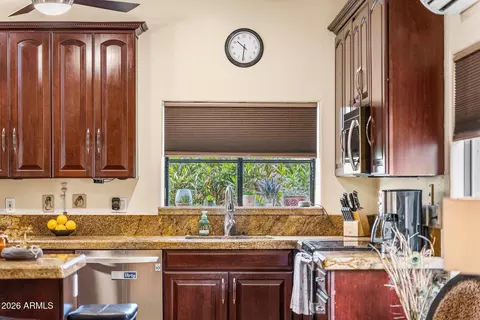 Kitchen - 1802 E Stella Ln, Phoenix, AZ 85016 photo 3 of 5
