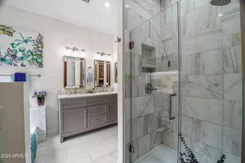Bath - 1802 E Stella Ln, Phoenix, AZ 85016 photo 4 of 4
