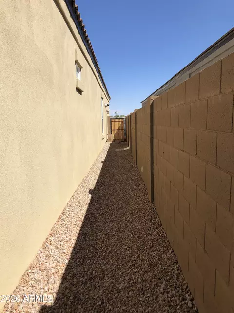 Exterior - 2008 E Park View Ln, Phoenix, AZ 85024 photo 6 of 7