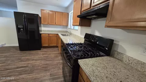 Kitchen - 4057 N 79th Dr, Phoenix, AZ 85033 photo 1 of 2