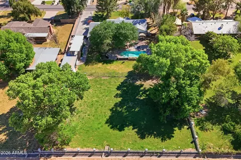 View/Area - 2076 E Willis Rd, Gilbert, AZ 85297 photo 2 of 12