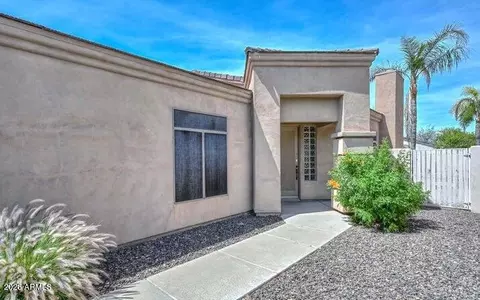 Exterior - 2116 E Beautiful Ln, Phoenix, AZ 85042 photo 2 of 6