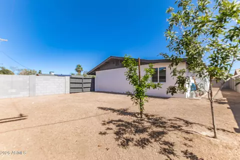 Exterior - 861 W 5th Ave, Apache Junction, AZ 85120 photo 4 of 5