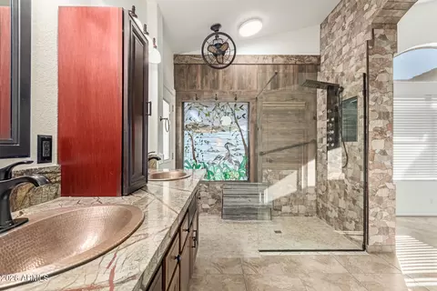 Bath - 2107 E Marco Polo Rd, Phoenix, AZ 85024 photo 2 of 4