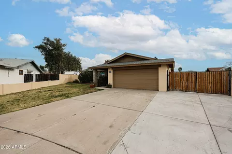 6608 W Mercer Ln, Glendale, AZ 85304