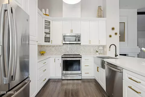 Kitchen - 601 E Silver Creek Rd, Gilbert, AZ 85296 photo 2 of 5