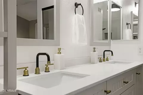 Bath - 601 E Silver Creek Rd, Gilbert, AZ 85296 photo 4 of 7