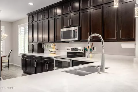 Kitchen - 511 E Pasaro Dr, Phoenix, AZ 85085 photo 2 of 6