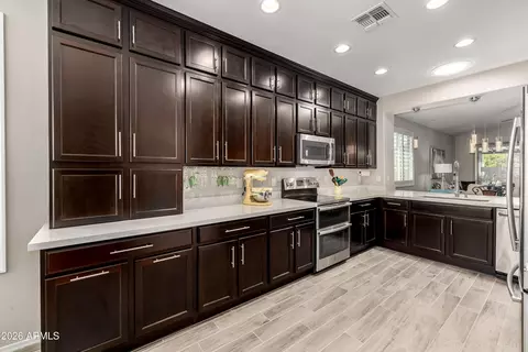 Kitchen - 511 E Pasaro Dr, Phoenix, AZ 85085 photo 3 of 6